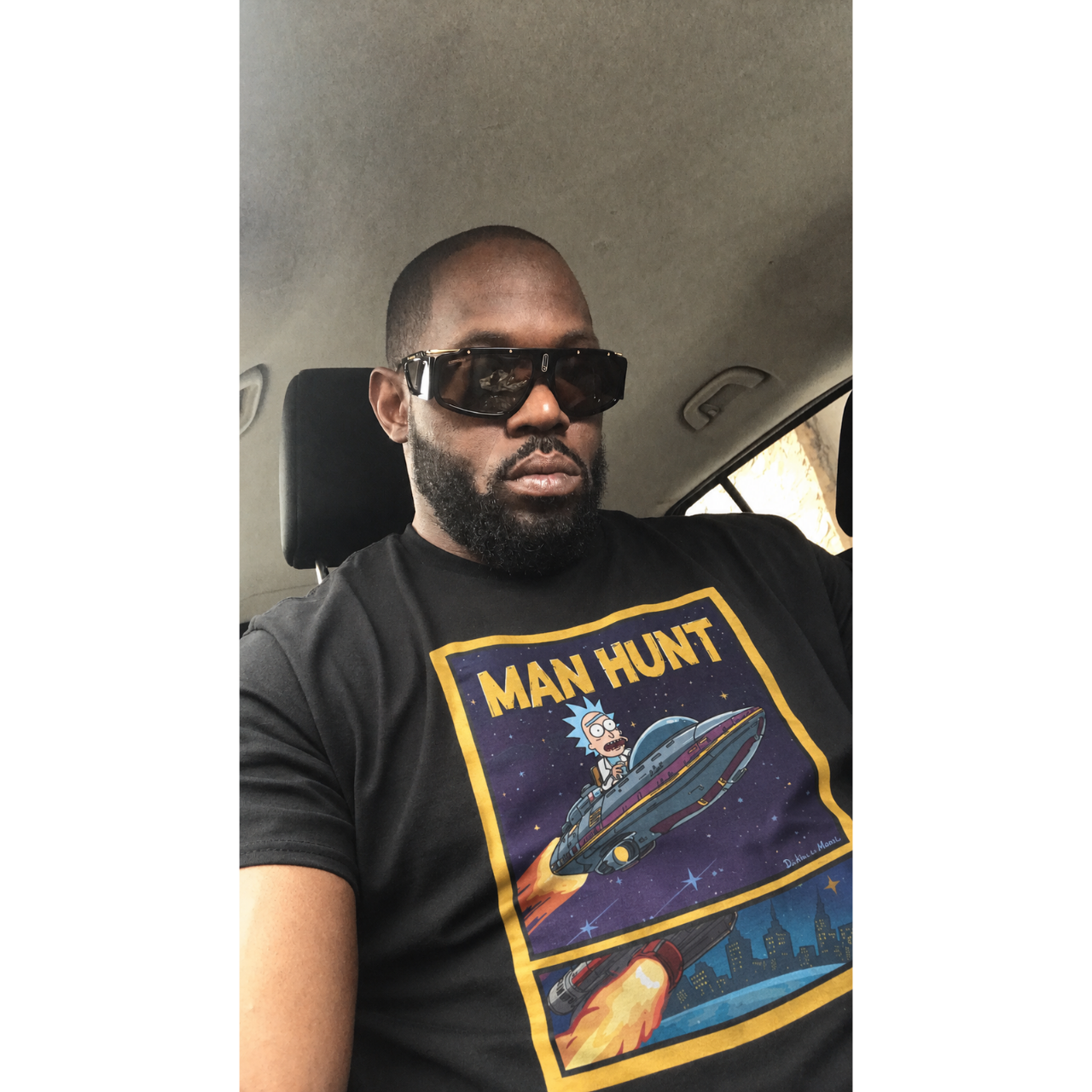 Man Hunt sci-fi spaceship Tee mockup 2